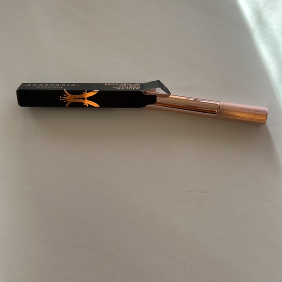 NIB Anastasia Brow Genius - Picture 7 of 8